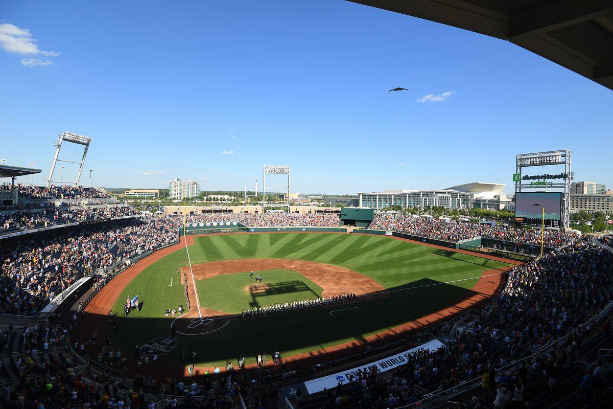 Luchtfoto van het stadion tijdens de College World Series.